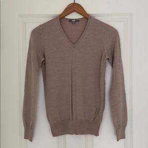 Uniqlo v-neck camel/oatmeal wool sweater